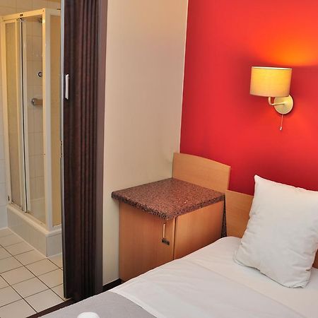 Afrit 28 Hotell Heusden-Zolder Rum bild
