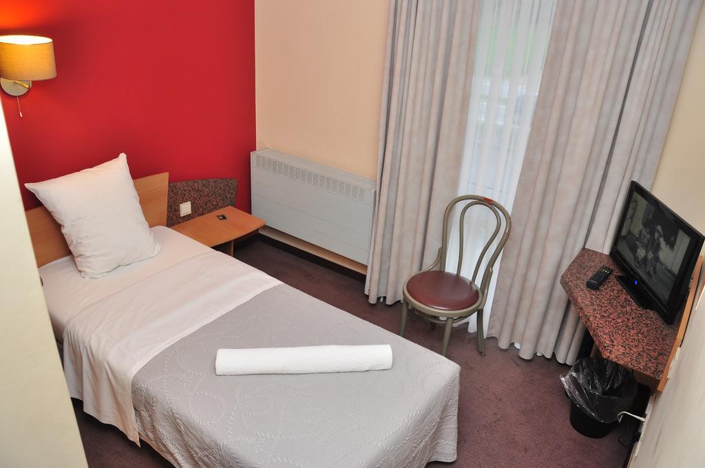 Afrit 28 Hotell Heusden-Zolder Rum bild