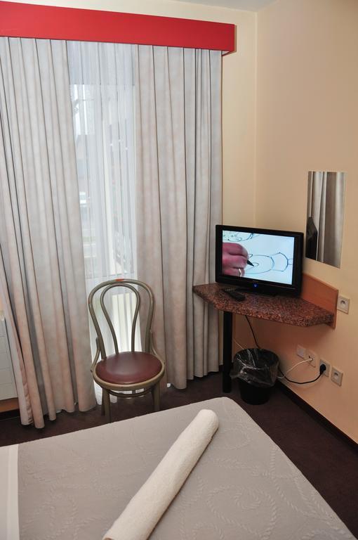 Afrit 28 Hotell Heusden-Zolder Rum bild
