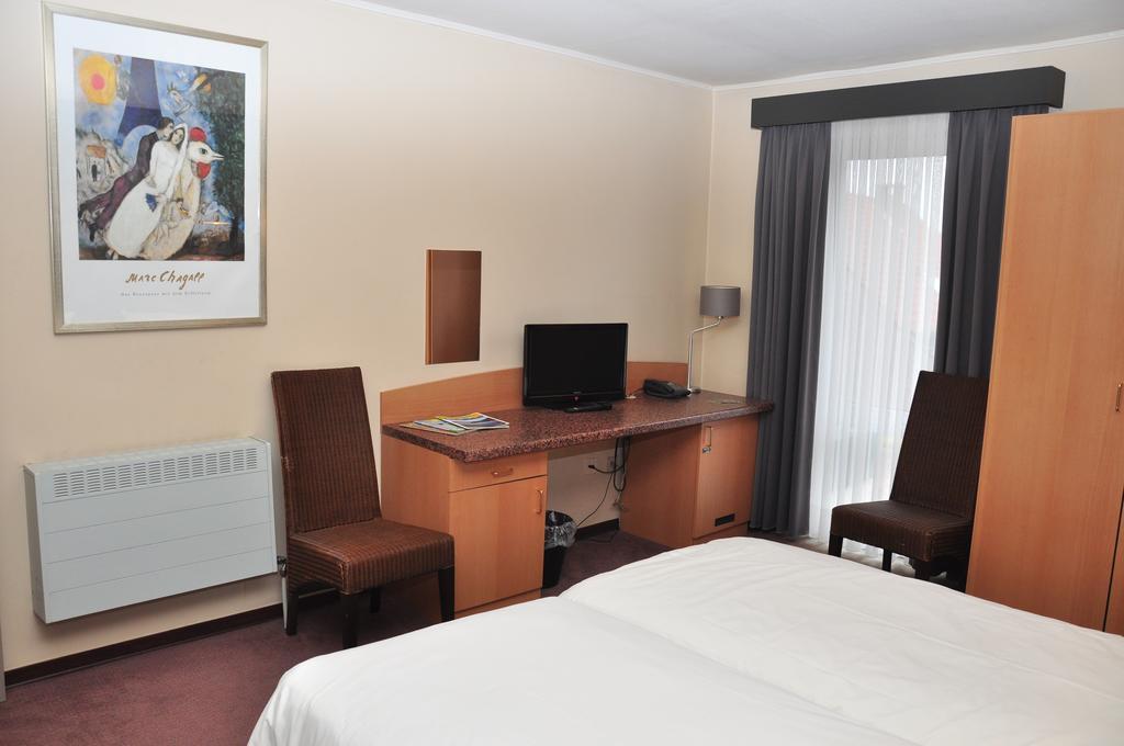 Afrit 28 Hotell Heusden-Zolder Rum bild